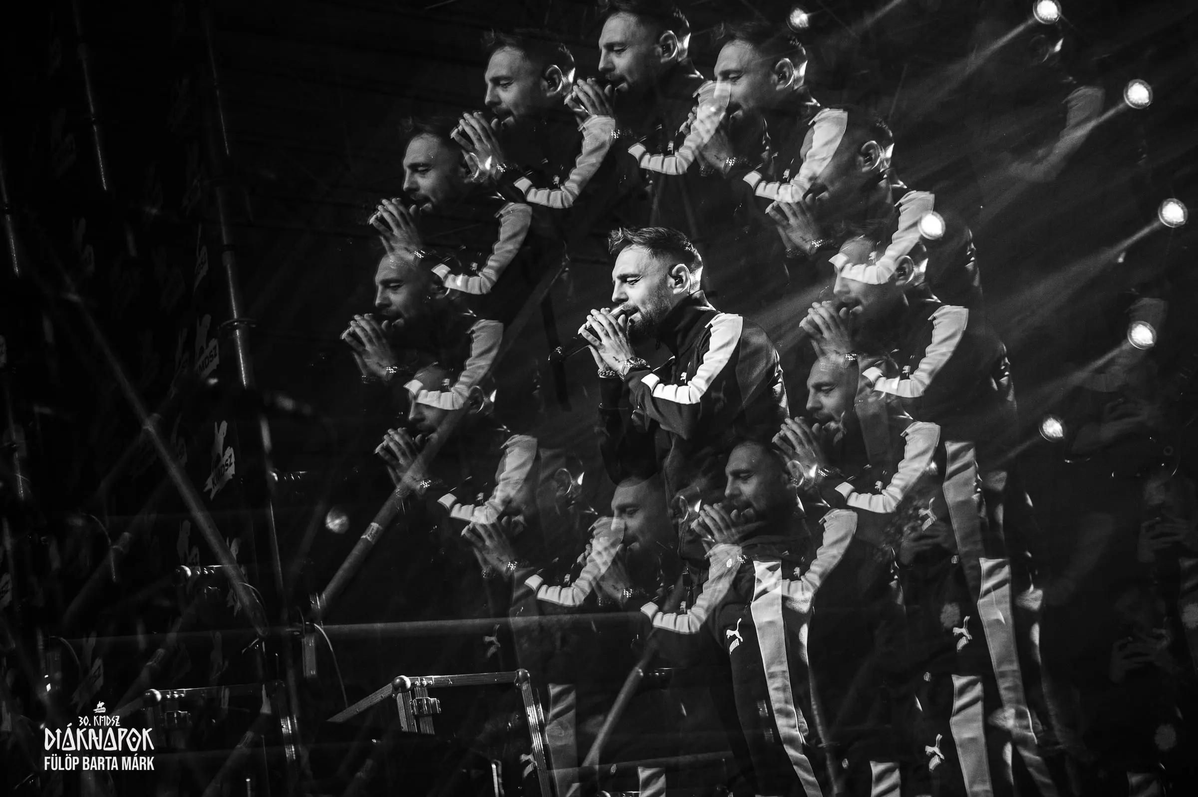 Artist cântând live pe scenă · Festivaluri · FBMark Events