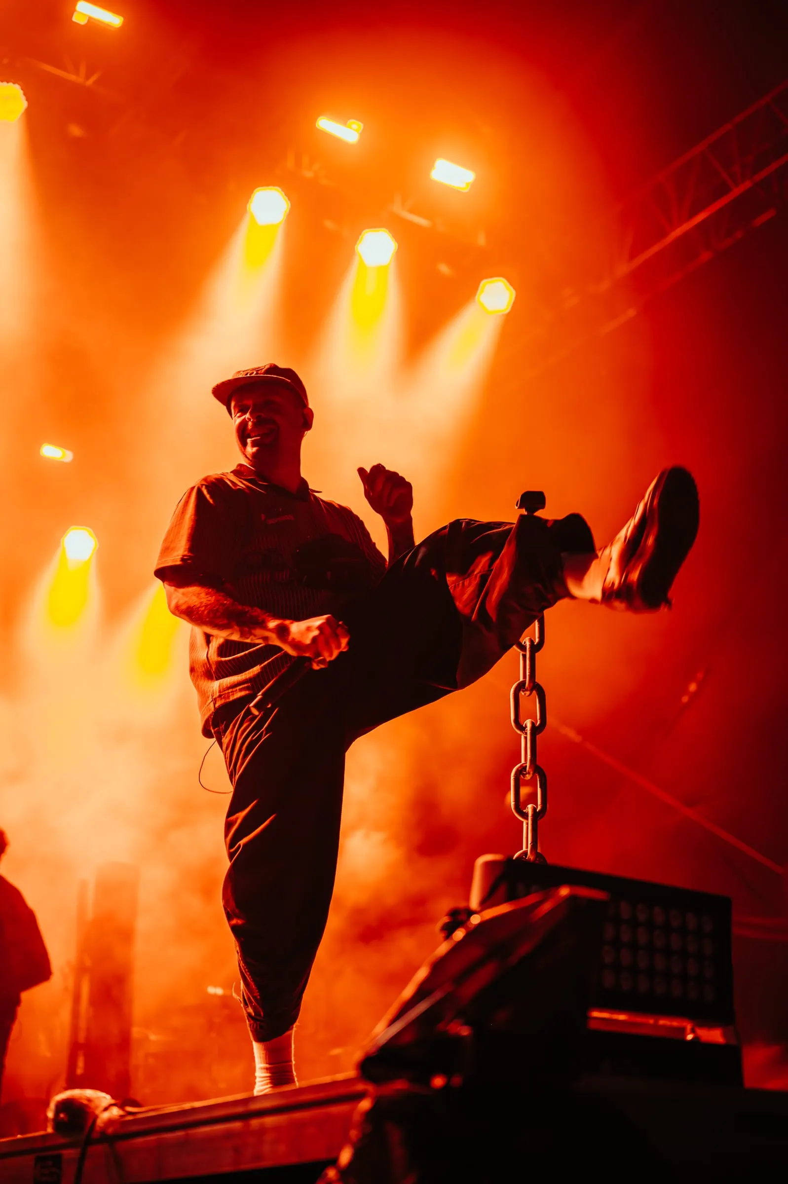 Artist cântând live pe scenă · Festivaluri · FBMark Events