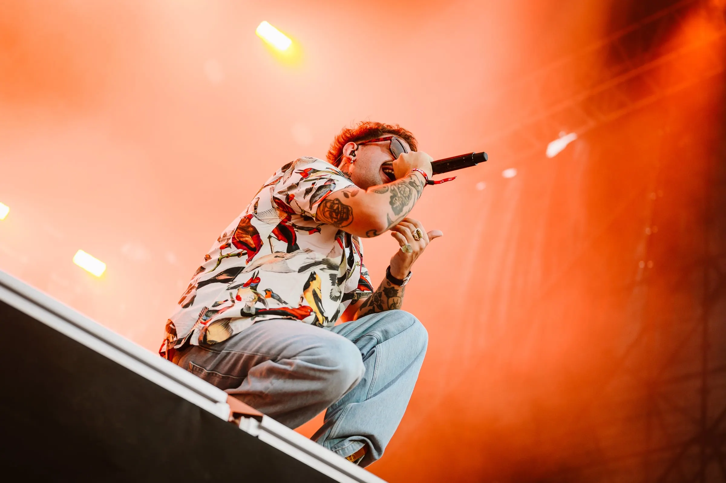 Artist cântând live pe scenă · Festivaluri · FBMark Events