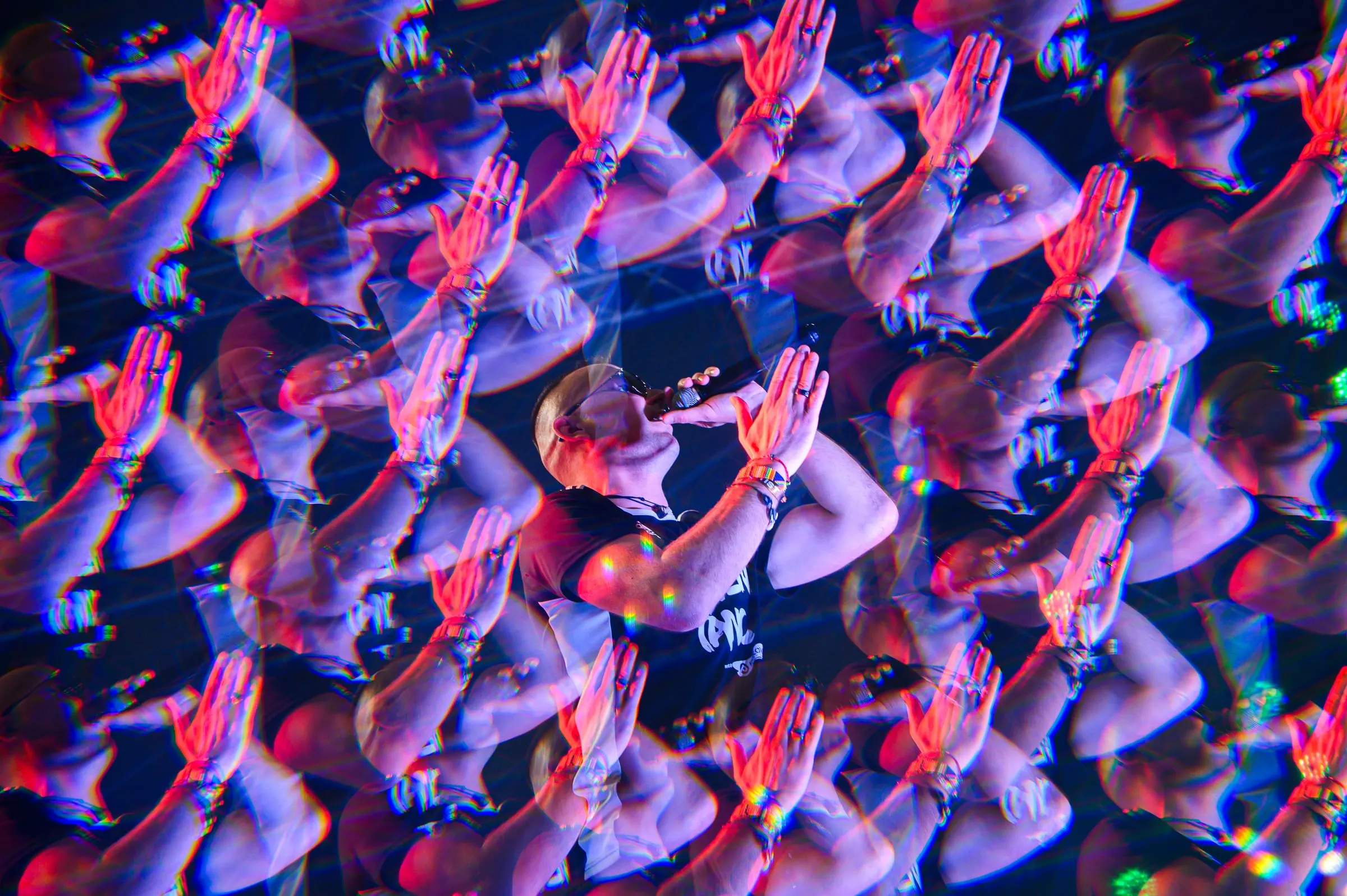 Artist cântând live pe scenă · Festivaluri · FBMark Events